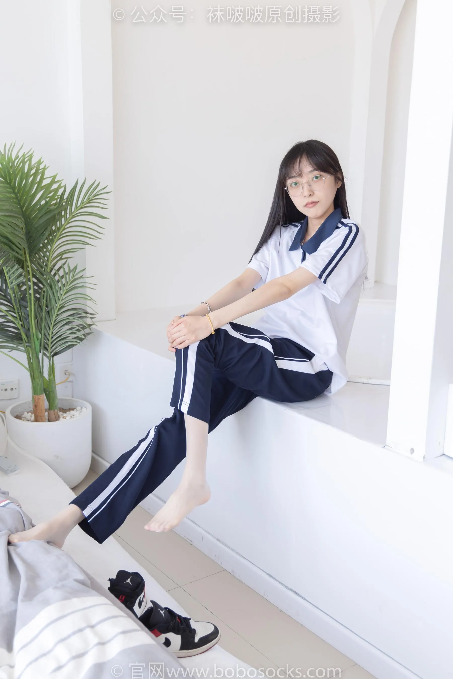 [BoBoSocks袜啵啵]NO.207 稚予-aj板鞋、白棉袜、油亮白丝、校服裤里丝[23] [53P]插图8